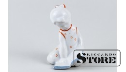 СТАТУЭТКА , Девочка с книжкой  , ФАРФОР, РИГА, РИЖСКАЯ ФАРФОРОВАЯ ФАБРИКА, 60-Е ГОДЫ ,  8,0 см , 1-ЫЙ СОРТ