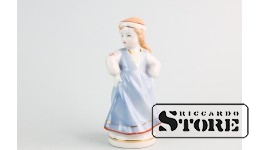 Статуэтка девочка в народном костюме, фарфор, Рига ,Рижская фарфоро-фаянсовая фабрика, автор Лея Новеженец, 50е годы