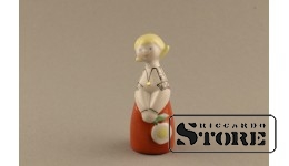 статуэтка, Девочка с ромашкой, фарфор, Рига , Рижская фарфоровая фабрика, автор модели - Айна Меллупе, 70-Е ГОДЫ , 7.7 см