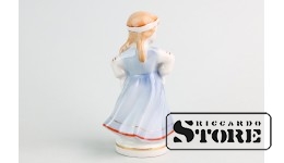 Статуэтка девочка в народном костюме, фарфор, Рига ,Рижская фарфоро-фаянсовая фабрика, автор Лея Новеженец, 50е годы