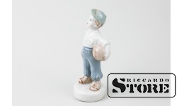 Статуэтка, Футболист , фарфор, Рига , Рижская фарфоровая фабрика, автор модели - Зина Улсте, 50-е годы , 11.8 см.