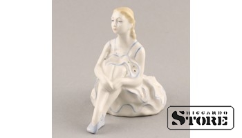 статуэтка, Балерина, фарфор, Рига , Рижская фарфоровая фабрика, автор модели - Римма Панцеховская, 50-е годы , 11.5 см