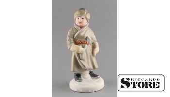 Figūriņa, jaunais mežstrādnieks. porcelāns, Pirmā maija porcelāna rūpnīca Pesočnā, 1950-tie gadi, 17 cm.