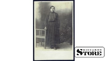 Старинная открытка Леонар. Фотография женщины