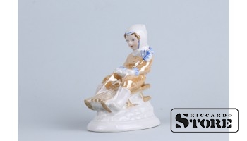 Статуэтка, С горки, фарфор, Рига, Рижская фарфоровая фабрика, автор модели - Зина Улсте, 50-е годы, 12 см