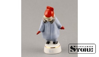 Figurine GIRL IN FUR COAT. RIGA PORCELAIN FACTORY, AUTHOR OF THE MODEL - R.PANTSEKHOVSKAYA, 1950s, 9.5 CM