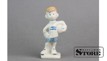 Статуэтка Футболист, фарфор, Рига, Рижская фарфоро-фаянсовая фабрика, автор Н.Павловская, 50е годы, 1 сорт