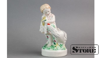 Статуэтка девочка с курочкой, фарфор, Рига, Рижский фарфоровый завод, автор - Беатрисе Карклиня, 1958 год, второй сорт, высота 16,1 см