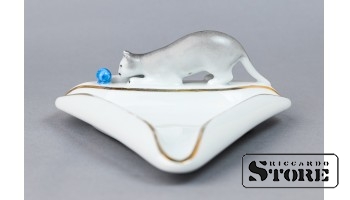 Пепельница с кошкой, фарфор, Рига, фабрика М.С. Кузнецова, 1934-1937 год, 12.5x12 cm,CSA955