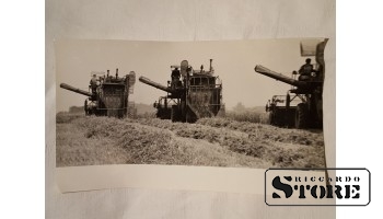 Фото В. Гайлиса 30×17 см. Уборка урожая. Колхоз " Брунава" Бауский район. Подпись автора.