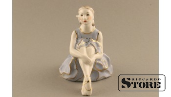 статуэтка, Балерина, фарфор, Рига , Рижская фарфоровая фабрика, автор модели - Римма Панцеховская, 50-е годы , 11.5 см
