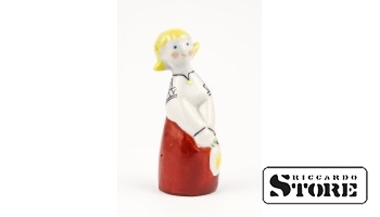 статуэтка, Девочка с ромашкой, фарфор, Рига , Рижская фарфоровая фабрика, автор модели - Айна Меллупе, 70-Е ГОДЫ , 7.7 см