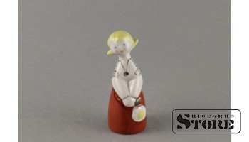 статуэтка, Девочка с ромашкой, фарфор, Рига , Рижская фарфоровая фабрика, автор модели - Айна Меллупе, 70-Е ГОДЫ , 7.7 см