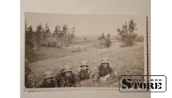 Солдаты довоенной латвийской армии на учениях.