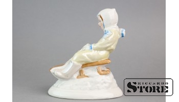 Статуэтка, С горки, фарфор, Рига, Рижская фарфоровая фабрика, автор модели - Зина Улсте, 60-е годы, 12 см , Первый сорт