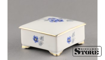 Фарфор , Шкатулка ,Рига, фабрика М.С. Кузнецова , B - 7,5 см