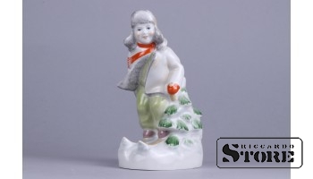 СТАТУЭТКА, Лыжник , фарфор ,Рига ,Рижский фарфоровая фабрика ,автор модели -Болзан-Голембовская, 50-е годы , 16 см