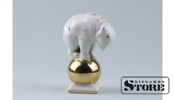 статуэтка,Медведь на шаре, Рига , Рижская фарфоровая фабрика, 50-е годы , 11 см,