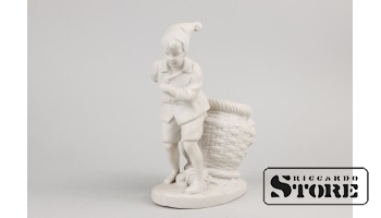 Ваза в форме мальчика с корзиной, бисквитный фарфор , 13,5 cm,CSA377