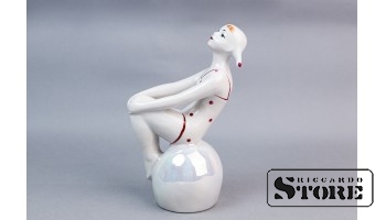 Статуэтка На камушке, фарфор, Минск, Минский фарфоровый завод, середина 20го века