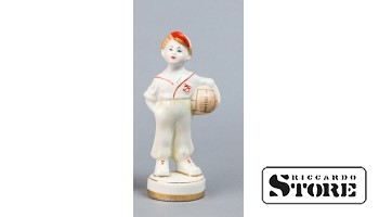 Статуэтка, Футболист , фарфор, Рига , Рижская фарфоровая фабрика, автор - Зина Улсте, 1956 год , высота 11.8 см, CSA894