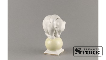 статуэтка,Медведь на шаре, Рига , Рижская фарфоровая фабрика, 50-е годы , 11 см,