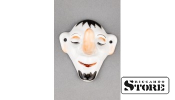 СТАТУЭТКА , Вешалка, фарфор ,Рига ,Рижский фарфоровая фабрика ,автор модели - Беатриса Карклиня, 40-е годы, 5.8 x 7.2 х 6.8 см