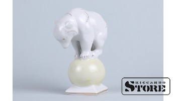 статуэтка,Медведь на шаре, Рига , Рижская фарфоровая фабрика, 50-е годы , 11 см,