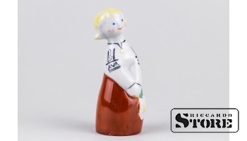 статуэтка, Девочка с ромашкой, фарфор, Рига , Рижская фарфоровая фабрика, автор модели - Айна Меллупе, 70-Е ГОДЫ , 7.7 см
