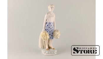 СТАТУЭТКА, Колхозница , РИЖСКАЯ ФАРФОРОВАЯ ФАБРИКА, АВТОР МОДЕЛИ - Зина Улсте, 50-Е ГОДЫ , 30.0 см.