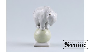 статуэтка,Медведь на шаре, Рига , Рижская фарфоровая фабрика, 50-е годы , 11 см,