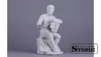 Статуэтка, Бисквит,Солдат Василий Тёркин , Рига, Рижская фарфоровая фабрика, 1950-е годы, 20 см