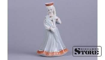 СТАТУЭТКА, Латышская девушка , РИЖСКАЯ ФАРФОРОВАЯ ФАБРИКА, АВТОР МОДЕЛИ - Р.Каркунова, 60-Е ГОДЫ , 14.5 см.