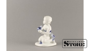 Статуэтка, Девочка с цыплятами  , Фарфор , Рига, фабрика М.С. Кузнецова, 40-е годы , 12,5  см