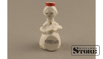 СТАТУЭТКА, ДЕВОЧКА ИЗ АНСАМБЛЯ с барабаном, ФАРФОР, РИГА, РИЖСКАЯ ФАРФОРОВАЯ ФАБРИКА, АВТОР МОДЕЛИ - ЛЕВОН АГАДЖАНЯН, 60-Е ГОДЫ , 6.1 СМ, 1-ЫЙ СОРТ