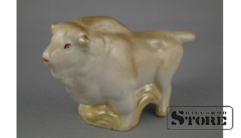 Статуэтка, Зубр , Фарфор , Рига , Рижская фарфоровая фабрика, 60-е годы , 9.5 - 13 см.