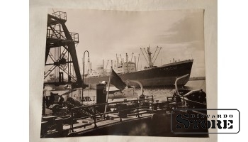 Фото В. Гайлиса 30×24 см. Порт. Корабль " Мичуринск"