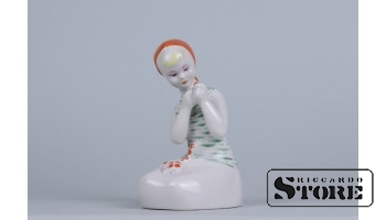 СТАТУЭТКА, Ягодка, ФАРФОР,  МИНСК , 13,2 см