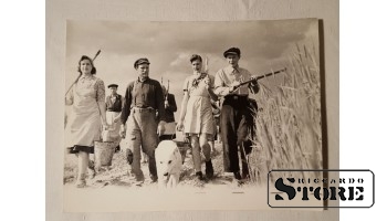 Фото В. Гайлиса 24×18 см. Колхозники Латвии конца 40-х годов. Вандзене. Талсинский район. Подпись автора.
