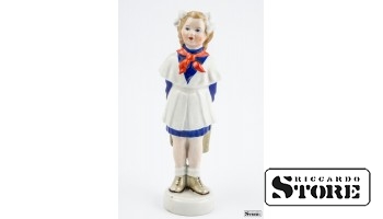 Statuette, Schoolgirl, Riga, Riga porcelain factory, molder - Zina Ulste, 1950s, 16 cm