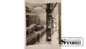 Фото В. Гайлиса 30×24 см. Улица Риги. Реклама Гастроли Шанхайского театра