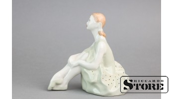 Статуэтка Балерина, фарфор, Рига, Рижский фарфоровый завод, автор Римма Панцеховская, 1 сорт, 11см