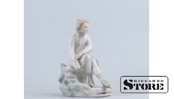 Статуэтка, На катке, фарфор, Рига , Рижская фарфоровая фабрика, автор модели - Оксана Жникруп, 60-е годы , 14.5 см
